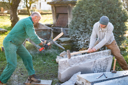 013-granit-stein-behauen-hammer
